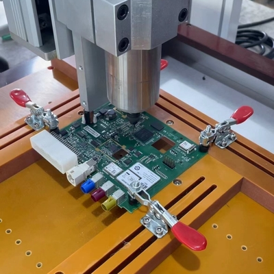 Máquina de armazenamento de até 100 programas ou 6000 pontos de trabalho