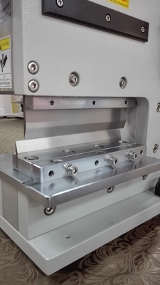 Máquina de corte de PCB V de lâmina linear com estrutura de ferro sólido para componentes de 50 mm de altura
