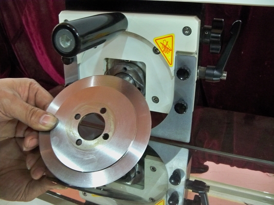 Disponibilidade para corte e corte sem preocupações com a máquina de separador de PCB