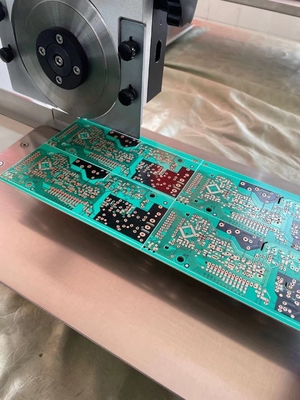 Separação de painéis de PCB e LED de 460 mm de comprimento com a máquina de separador de PCB SMTfly-1M