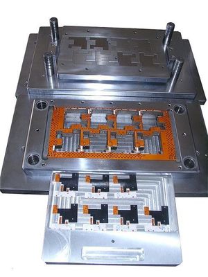 O metal do PWB Depaneling que carimba a chapa metálica de utilização de ferramentas morre, trabalho feito com ferramentas de perfuração do PWB