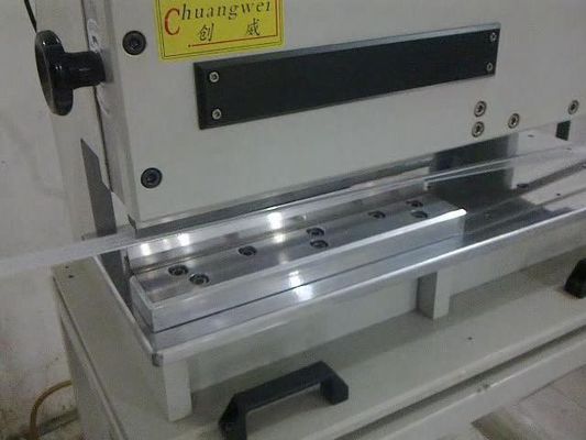 Máquina de corte de PCB V para substrato de alumínio 220V RUV Pneumático