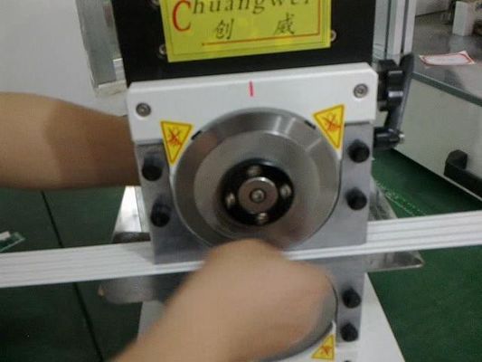 A máquina do PWB Depaneling do controle de qualidade exportou a entrega rápida de Vietname