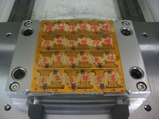 Máquina de perfurar 3-30T FPC e PCB para indústria electrónica
