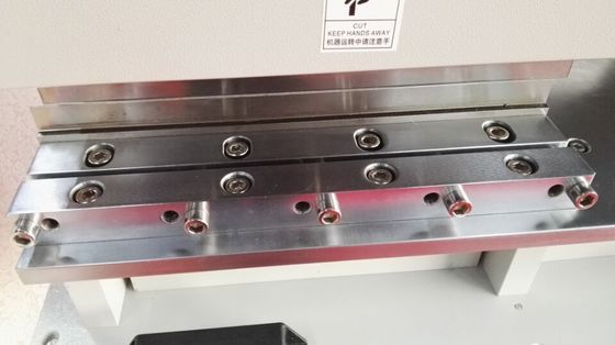 o PWB V da placa FR4 de 2.0mm cortou a máquina com as duas lâminas lineares afiadas