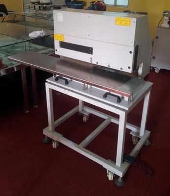 A máquina pneumaticamente conduzida do separador do PWB FR4, motorizou a máquina CWVC-3 do PWB Depaneling